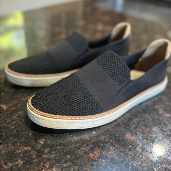 UGG® Alameda Sammy Slip-On Sneaker - Picture 6 of 11